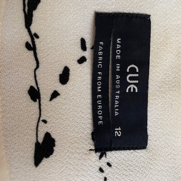 Cue OffWhite and Floral Zip Front Dress - Picture 5 of 7